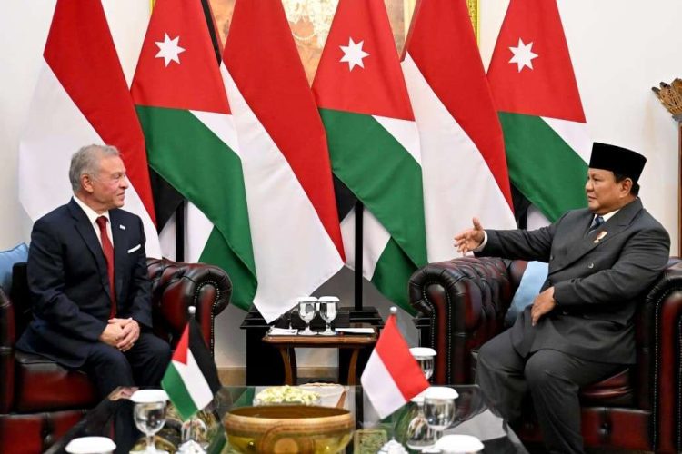 Presiden Prabowo Subianto ketika berbincang dengan Raja Yordania Raja Abdullah II bin Al Hussein di Istana Merdeka, Jumat (14/11/2025) (Foto: Biro Pers Setpres)