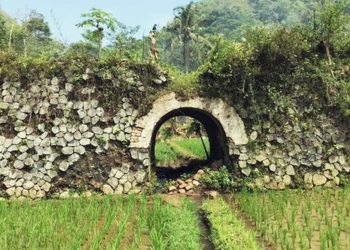 Sisa bangunan di kawasan Hiroshima 2 di Sukabumi
