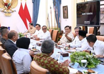 Presiden Prabowo Subianto menggelar rapat terbatas dengan sejumlah Menteri Kabinet Merah Putih di Istana Merdeka, Rabu (5/11/2025) (Foto: Sekretariat Kabinet)