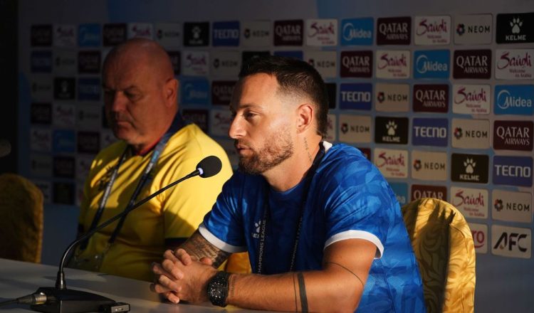 Gelandang Persib Bandung Marck Klok