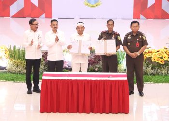 Penadatangan kerjasama Pemprov Jabar dengan Kejati Jabar dalam implementasi pidana sosial di Bekasi, Selasa (4/11/2025) (Foto: Humas Pemkab Bekasi)