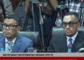 MKD DPR Putuskan Ahmad Sahroni (kanan) diputuskn melanggar Kode Etik. Politisi NasDem itu isanksi Nonaktif selama 6 Bulan oleh hakim MKD DPR RI, Senayan, Jakarta, Rabu (5/11/2025) (Foto: Youtube DPR)