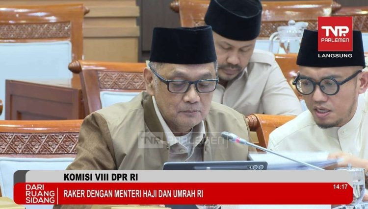 Menteri Haji dan Umrah, Mochamad Irfan Yusuf (kiri) bersama Wakil Menteri Haji dan Umrah, Dahnil Anzar Simanjuntak, saat rapat kerja dengan Komisi VIII DPR RI di Kompleks Parlemen, Jakarta, Rabu (5/11/2025) (Foto: YouTube TV Parlemen)