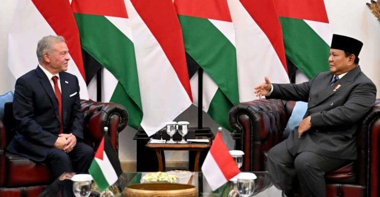Presiden Prabowo Subianto dan Raja Abdullah II ibn Al Hussein menggelar pertemuan empat mata di Istana Merdeka, Jakarta, Jumat (14/11/2025) (Foto: BPMI Setpres/Cahyo)