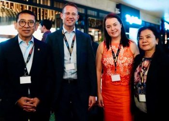 Menteri Kebudayaan Fadli Zon, Menteri Olahraga, Seni, dan Kebudayaan Republik Afrika Selatan, Gayton McKenzie, dan Direktur Jenderal Diplomasi Promosi, dan Kerja Sama Kebudayaan Endah T.D Retno Astuti dalam G20 4th Cultural Working Group Meeting dan G20 Culture Ministers Meeting, Zimbali Resort, Durban, KwaZulu-Natal, Afrika Selatan, Kamis (30/10/2025) (Foto: Dokumentasi/Kementerian Kebudayaan)