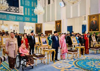 Presiden Republik Indonesia Prabowo Subianto menganugerahkan gelar Pahlawan Nasional kepada sepuluh tokoh dari berbagai daerah dalam sebuah upacara khidmat yang digelar di Istana Negara, Jakarta, pada Senin (10/11/2025) (Foto: BPMI Setpres)