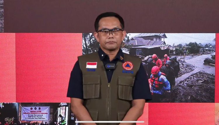Kepala Pusat Data, Informasi, dan Komunikasi Kebencanaan BNPB, Abdul Muhari saat konferensi pers Penanganan Banjir dan Longsor Sumatra, di Jakarta, Jumat (26/12/2025) (Foto: Tangkapan layar YouTube BNPB)