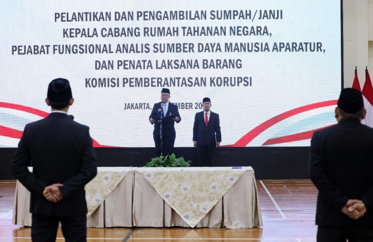 Sekjen KPK, Cahya H. Harefa memimpin Pelantikan dan Sumpah Janji Jabatan Kepala Rutan dan Pejabat Analis Fungsional SDM dan Penata Laksana Barang Mahir