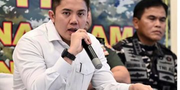 Sekretaris Kabinet Teddy Indra Wijaya menyampaikan dalam keterangan pers di Posko Nasional Penanggulangan Bencana di Halim Perdanakusuma, Jakarta, pada Rabu, 3 Desember 2025.