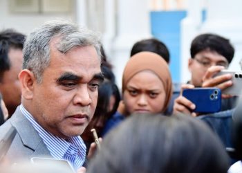 Ketua MPR RI Ahmad Muzani memberikan keterangannya kepada awak media usai diterima Presiden RI di Istana Kepresidenan, Jakarta, pada Selasa, 2 Desember 2025