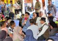 Wapres Gibran temui warga wilayah terdampak banjir bandang dan longsor di Kabupaten Agam, Sumatra Barat, Kamis (4/12/2025)