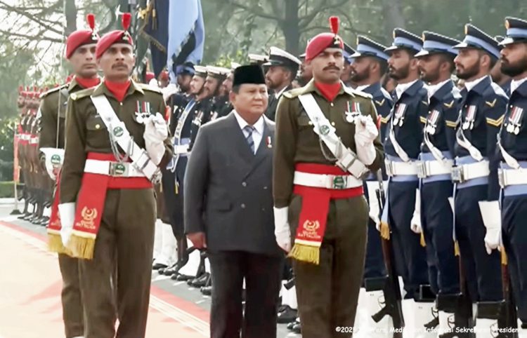 Presiden Prabowo Subianto menerima sambutan kenegaraan penuh kehormatan di kediaman resmi Perdana Menteri (PM) Pakistan Shehbaz Sharif di Islamabad, Selasa (9/12/2025)