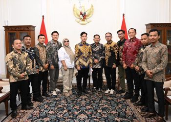 Wakil Presiden Gibran Rakabuming menerima audiensi Dewan Pimpinan Pusat Ikatan Pedagang Pasar Indonesia (IKAPPI) di Istana Wakil Presiden, Jakarta, Rabu (10/12/2025)