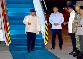 Presiden Prabowo Subianto tiba di Bandar Udara Internasional Kualanamu, Kabupaten Deli Serdang, Provinsi Sumatra Utara pada Jumat, 12 Desember 2025, usai menyelesaikan rangkaian kunjungan kenegaraan ke Pakistan dan Federasi Rusia.