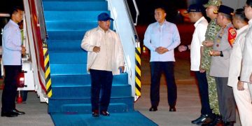 Presiden Prabowo Subianto tiba di Bandar Udara Internasional Kualanamu, Kabupaten Deli Serdang, Provinsi Sumatra Utara pada Jumat, 12 Desember 2025, usai menyelesaikan rangkaian kunjungan kenegaraan ke Pakistan dan Federasi Rusia.