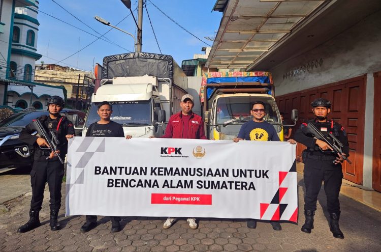 Tim KORPRI KPK serta Kedeputian Bidang Korsup Salurkan Bantuan untuk Korban Bencana Sumut dan Aceh (12/12)
