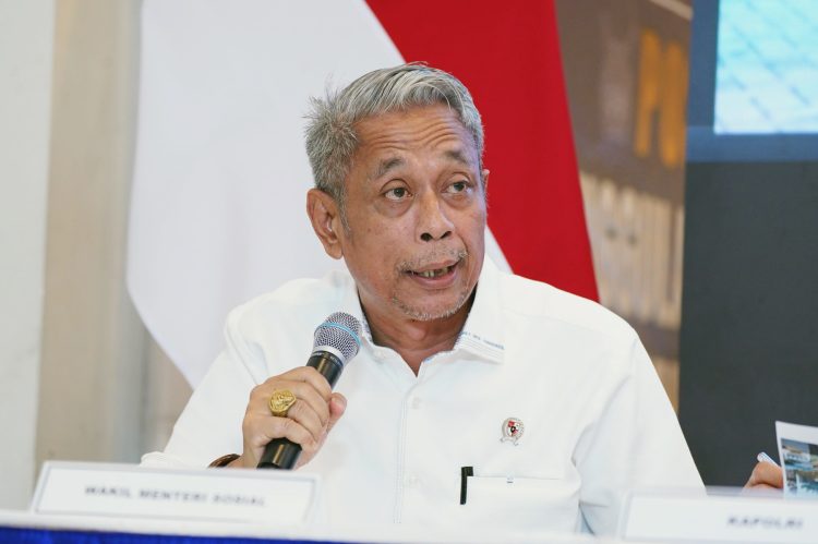 Wakil Menteri Sosial (Wamensos), Agus Jabo Priyono, dalam konferensi pers bertajuk Pemulihan dan Rencana Strategis Pascabencana Jelang Akhir Tahun yang digelar di Lanud Halim Perdanakusuma, Jakarta Timur, pada Senin (29/12/2025)