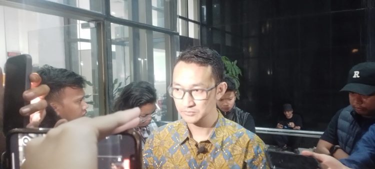 Juru Bicara KPK, Budi Prasetyo saat memberikan keterangan kepada awak media, Rabu (24/12). (Foto: Ainul Ghurri/kabariku.com)