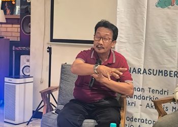 Pengamat Politik sekaligus aktivis 80, Standarkiaa Latief, di Cikini, Jakarta Pusat, Minggu (28/12). (Foto: Ainul Ghurri/Kabariku)