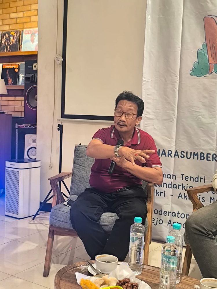 Pengamat Politik sekaligus aktivis 80, Standarkiaa Latief, di Cikini, Jakarta Pusat, Minggu (28/12). (Foto: Ainul Ghurri/Kabariku)