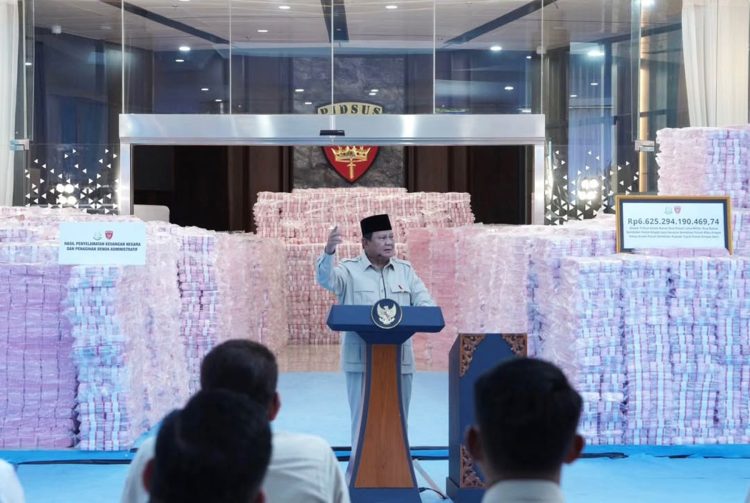 Presiden Prabowo Subianto menghadiri penyerahan laporan capaian hasil Satuan Tugas Penertiban