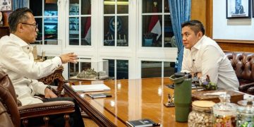 Malam Natal, Sekretaris Kabinet Teddy Indra Wijaya menerima Kepala BP BUMN, Dony Oskaria, dalam pertemuan yang berlangsung di Kantor Sekretariat Kabinet, Rabu, 24 Desember 2025. (dok Seskab)