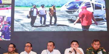 Para Menteri dan pejabat terkait menyampaikan keterangannya dalam konferensi pers di Posko Terpadu Pangkalan TNI AU Halim Perdanakusuma, Jakarta, Senin, 29 Desember 2025