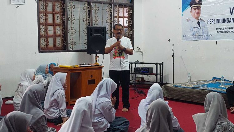 Kepala Dinas PPKBPPPA Kabupaten Garut menyampaikan kampanye anti kekerasan terhadap perempuan dan anak dan STOP KABUR