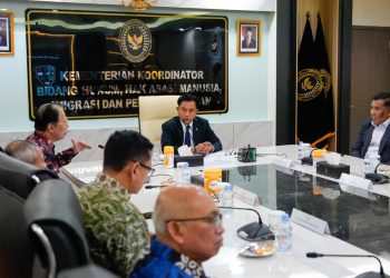 Menko Kumham Imipas Yusril Ihza Mahendra saat beraudiensi dengan MGBKI terkait kolegium Kedokteran. (Foto: Humas Kemenko Kumham Imipas)