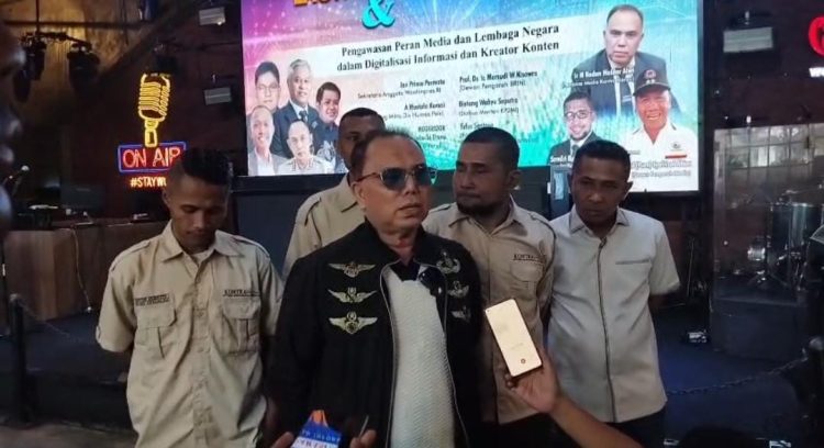 Pendiri Haidar Alwi Institut (HAI), Haidar Alwi saat dimintai keterangan soal survei publik kepercayaan Polri. (Foto: Ainul Ghurri/Kabariku.com)