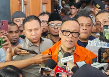 Eks Wamenaker Immanuel Ebenezer Gerungan usai menjalani sidang dakwaan, di Pengadilan Tipikor Jakarta Pusat, Senin (19/1). (Foto: Ainul Ghurri/Kabariku.com)