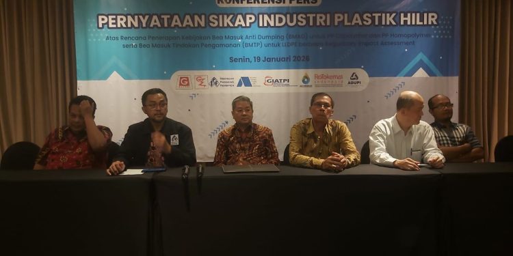 Asosiasi Industri Plastik Hilir menggelar konferensi pers terkait kebijakan BMAD dan BMTP (Foto: Istimewa)