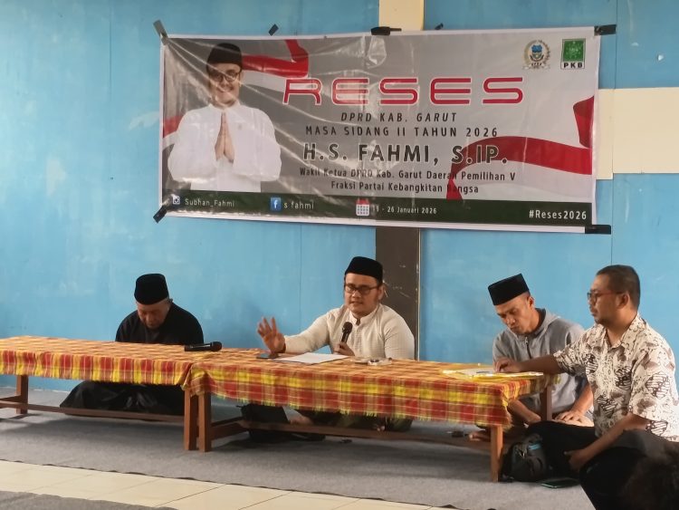 Wakil Ketua DPRD Kabupaten Garut H Subhan Fahmi yang melakukan kegiatan reses di Sukaresmi