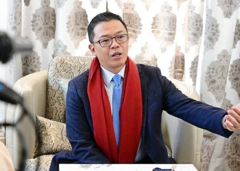 Menlu Sugiono memberikan keterangan usai Presiden Prabowo menghadiri WEF di Bad Ragaz, Swiss, Jumat (23/01/2026)