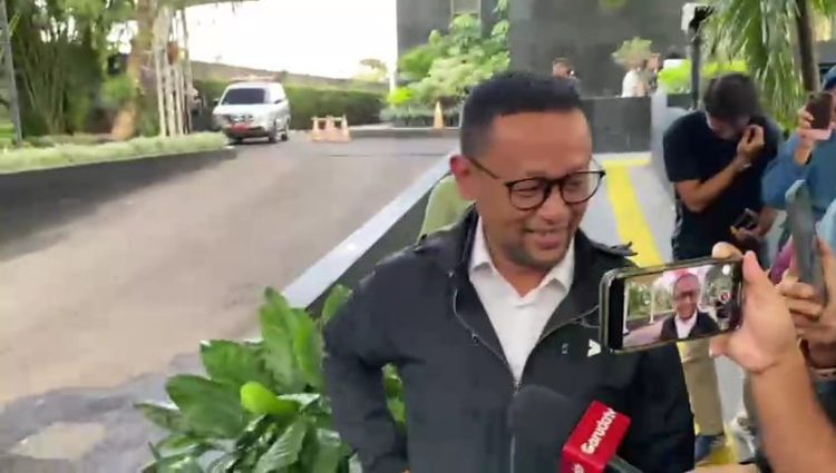 Gus Alex saat dimintai keterangan terkait kasus kuota haji di Gedung Merah Putih KPK. (Foto: Ainul Ghurri/Kabariku.com)