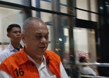 Eks Komisaris PT IAE Iswan Ibrahim usai menjalani pemeriksaan KPK. (Foto: Ainul Ghurri/Kabariku)