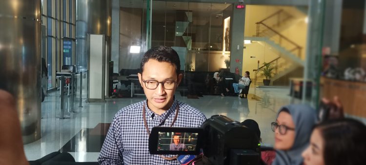 Juru Bicara KPK, Budi Prasetyo saat memberikan keterangan di Gedung Merah Putih KPK. (Foto: Ainul Ghurri/Kabariku.com)