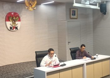 Plt Deputi Bidang Penindakan dan Eksekusi  KPK, Asep Guntur Rahayu bersama Juru Bicara KPK, Budi Prasetyo. (Foto: Ainul Ghurri. Kabariku.com)