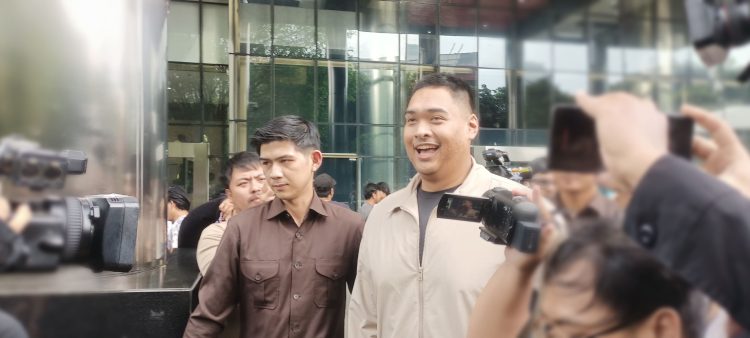 Eks Menpora Dito Ariotedjo usai menjalani pemeriksaan KPK. (Foto: Ainul Ghurri/Kabariku.com)