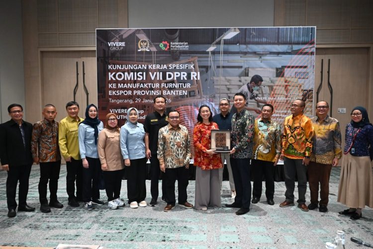 Wakil Ketua Komisi VII DPR RI Rahayu Saraswati menyoroti keberlanjutan bahan baku, daya saing, dan tantangan ekspor industri furnitur nasional.