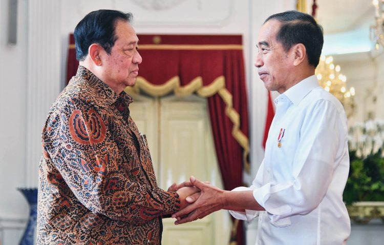 Presiden Joko Widodo menerima kunjungan Presiden ke-6 Republik Indonesia, Susilo Bambang Yudhoyono (SBY) di Ruang Jepara, Istana Merdeka, Jakarta, pada Sabtu, 21 September 2024