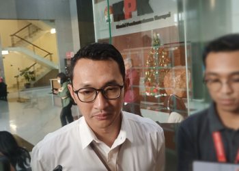 Juru Bicara KPK, Budi Prasetyo saat dimintai keterangan oleh awak media di Gedung Merah Putih KPK, Jakarta Selatan. (Foto: Ainul Ghurri/Kabariku.com)