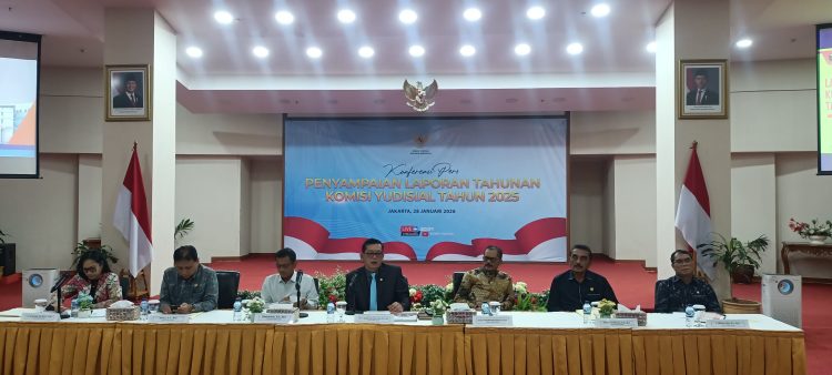 Komisi Yudisial (KY) menggelar konferensi pers laporan tahunan 2025. (Foto: Ainul Ghurri/Kabariku)