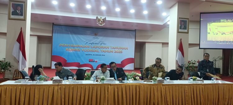 Komisi Yudisial (KY) menggelar konferensi pers terkait laporan tahunan 2025. (Foto: Ainul Ghurri/Kabariku)