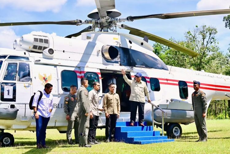 Presiden beserta rombongan terbatas tiba di Bandara Raja Sisingamangaraja XII, Kabupaten Tapanuli Utara, Sumatera Utara. Rabu, 31 Desember 2025, pukul 11.20 WIB