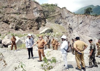 Bupati Garut, Abdusy Syakur Amin, dan Wakil Bupati Garut, Putri Karlina, bersama pihak terkait melaksanakan peninjauan aktivitas penambangan Galian C di 3 lokasi yang berada di wilayah Kecamatan Banyuresmi dan Tarogong Kaler, Kabupaten Garut, Senin (5/1/2026).