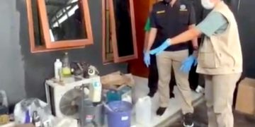 Penggerebekan pabrik narkotika golongan I jenis MDMB-4en-Pinaca atau tembakau sintetis di salah satu kawasan perumahan di Tangerang, Banten