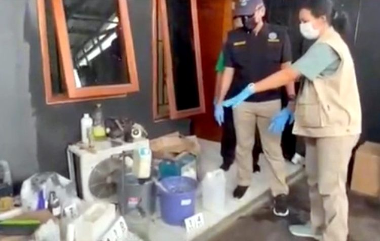 Penggerebekan pabrik narkotika golongan I jenis MDMB-4en-Pinaca atau tembakau sintetis di salah satu kawasan perumahan di Tangerang, Banten