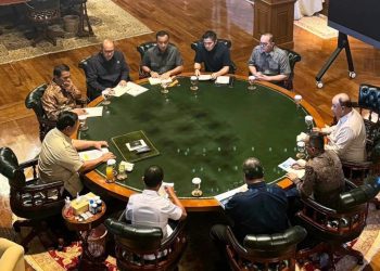 Presiden Prabowo pimpin ratas bersama Menteri di Hambalang, Minggu (11/1/2025) (dok. Instagram Sekretariat Kabinet)