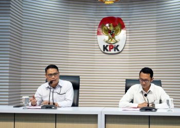 Konferensi pers penetapan 5 orang tersangka dari 8 orang tertangkap tangan kasus dugaan tindak pidana korupsi terkait pemeriksaan pajak di lingkungan KPP Madya Jakarta Utara periode 2021-2026 di Gedung Merah Putih, Jakarta, pada Minggu (11/1/2026)